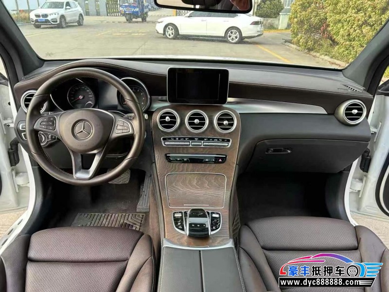 18年奔驰GLC轿车抵押车出售