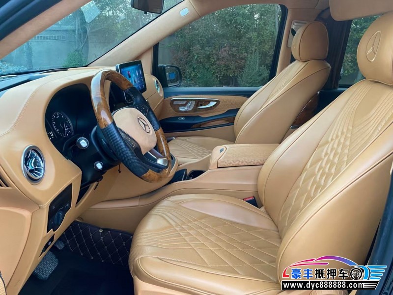 22年奔驰威霆轿车抵押车出售