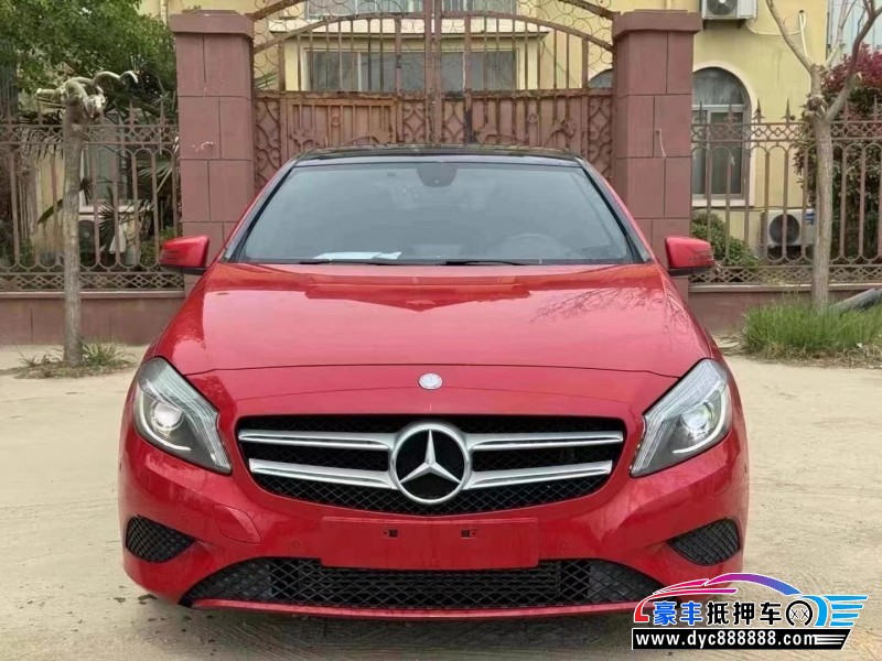 14年奔驰A轿车抵押车出售