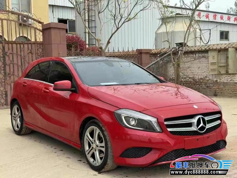 14年奔驰A轿车抵押车出售