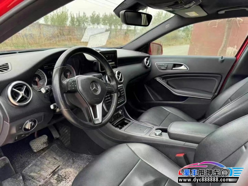 14年奔驰A轿车抵押车出售