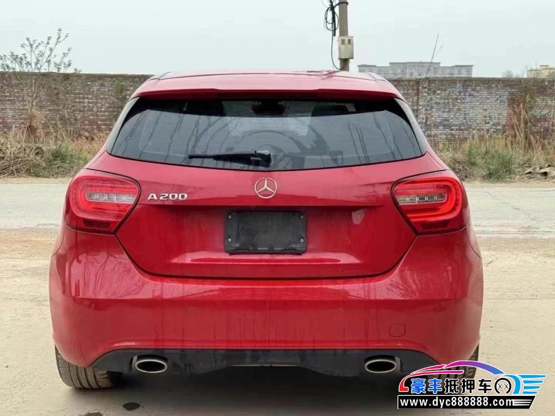 14年奔驰A轿车抵押车出售