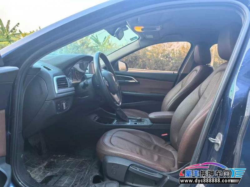 17年宝马1系轿车抵押车出售