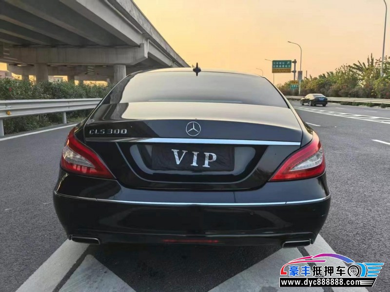 13年奔驰CLS轿车抵押车出售