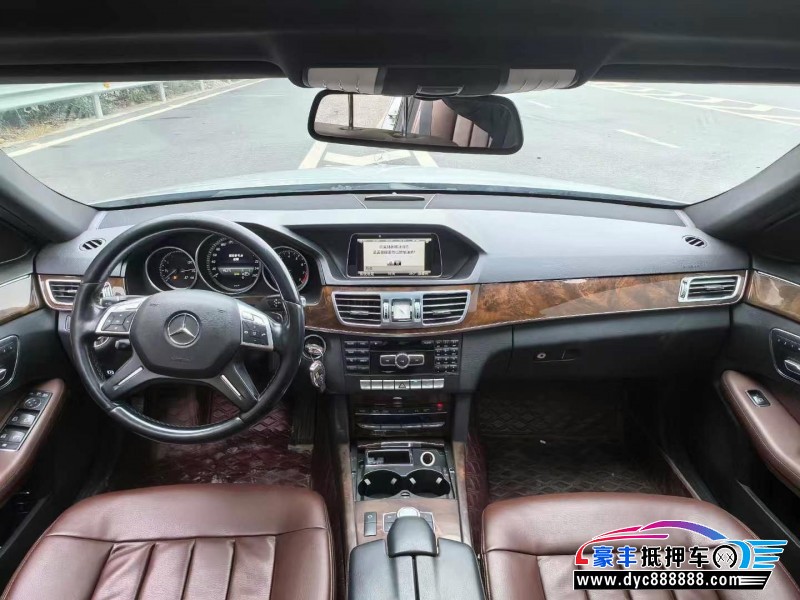 14年奔驰E轿车抵押车出售