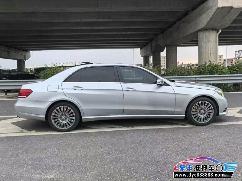 14年奔驰E轿车抵押车出售