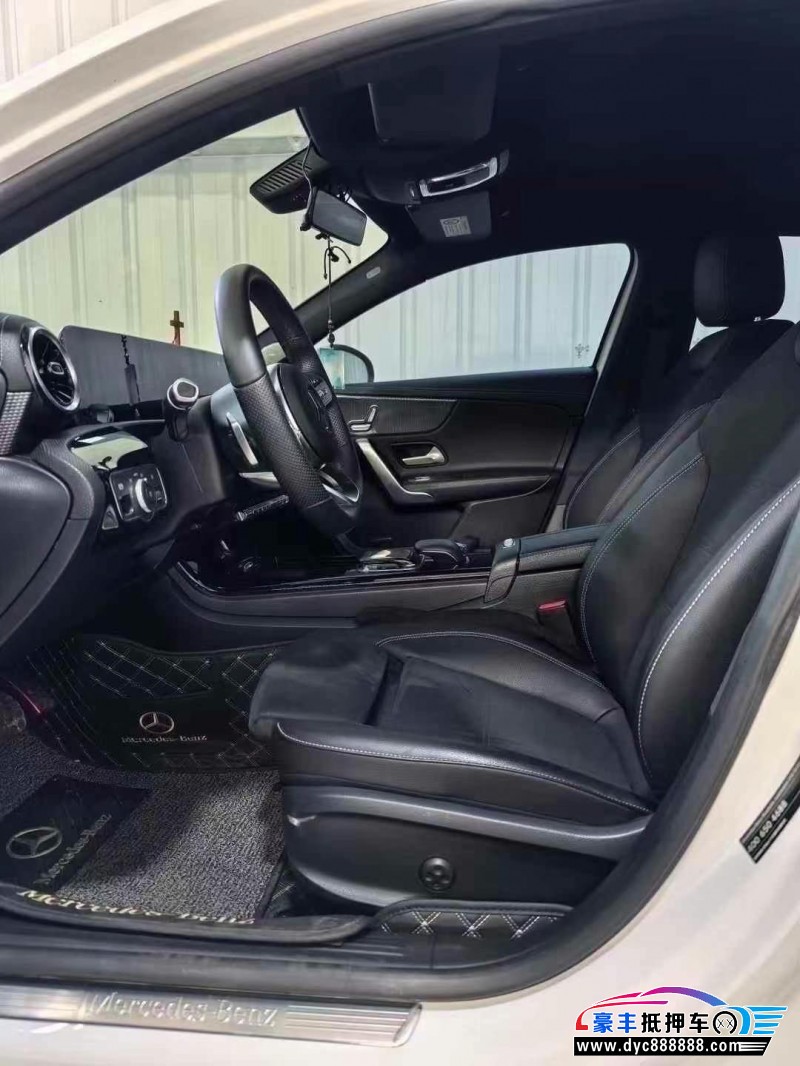 19年奔驰A轿车抵押车出售