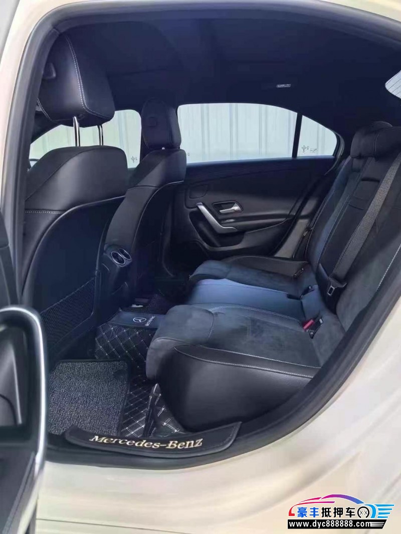 19年奔驰A轿车抵押车出售