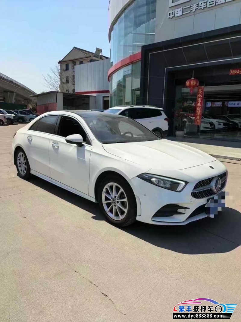 19年奔驰A轿车抵押车出售