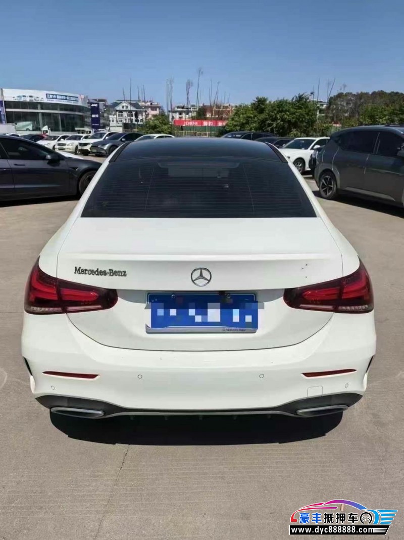 19年奔驰A轿车抵押车出售