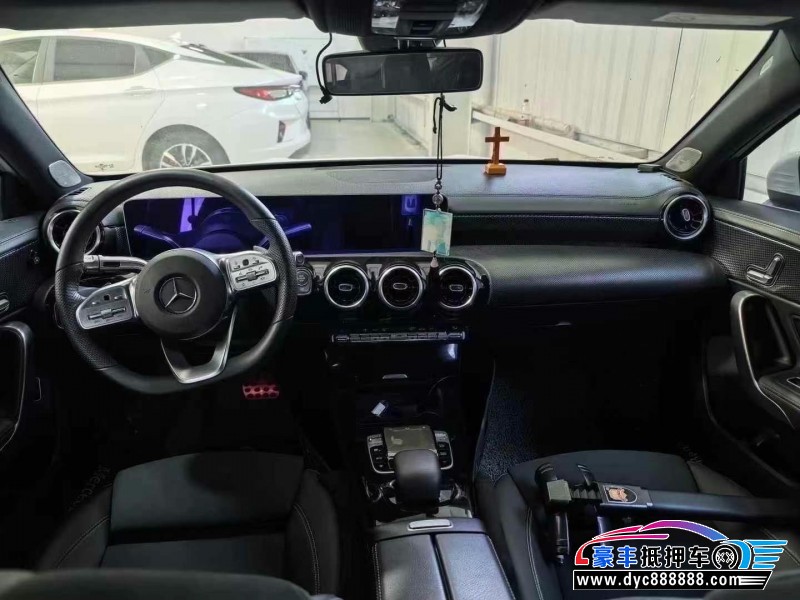 19年奔驰A轿车抵押车出售