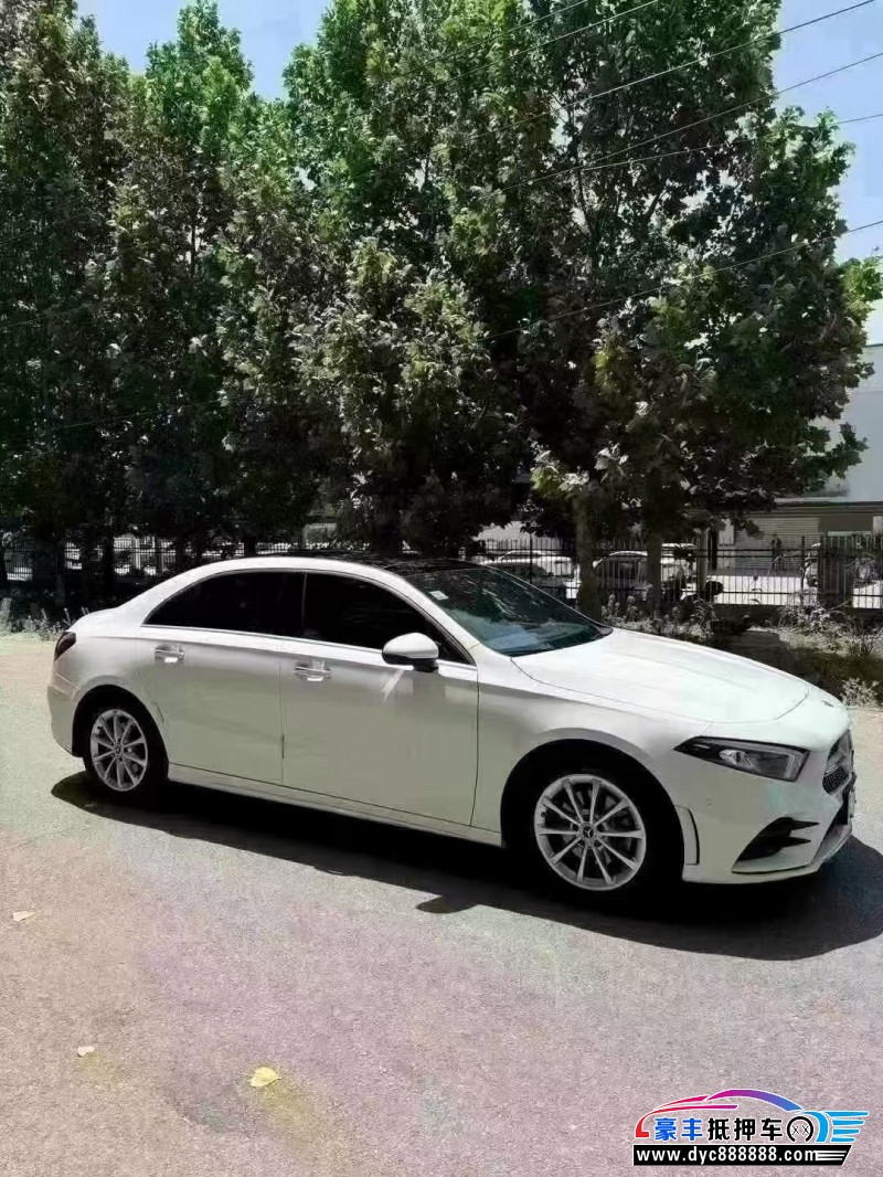 21年奔驰A轿车抵押车出售