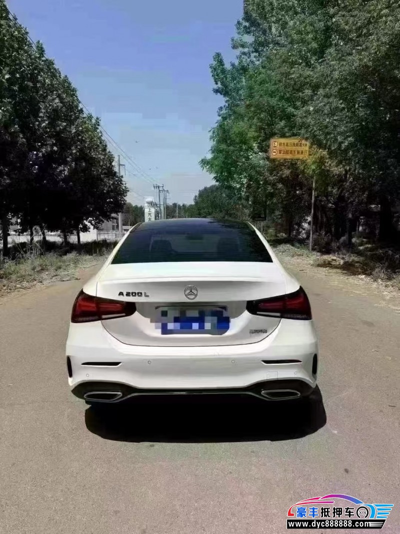 21年奔驰A轿车抵押车出售