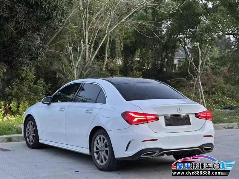 20年奔驰A轿车抵押车出售