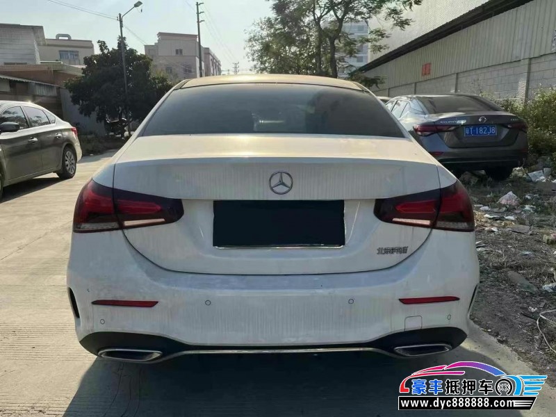 21年奔驰A轿车抵押车出售