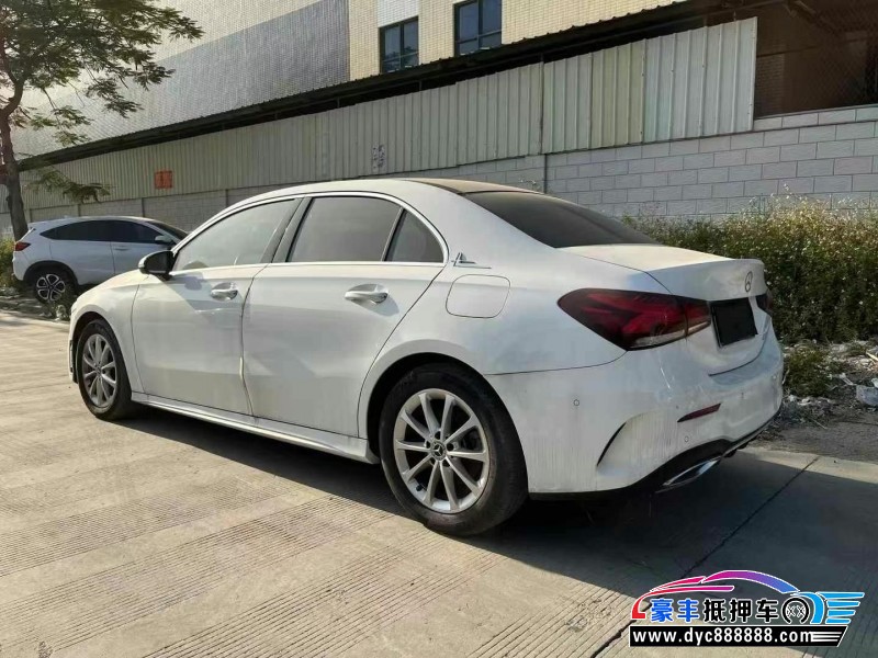 21年奔驰A轿车抵押车出售