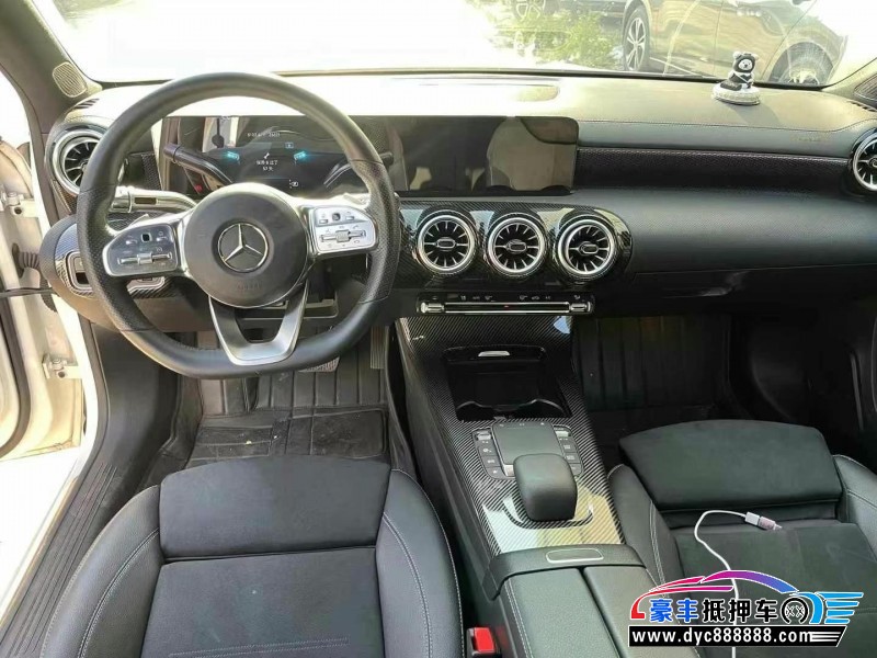 21年奔驰A轿车抵押车出售