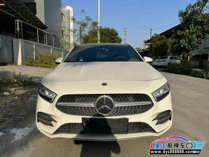 21年奔驰A轿车抵押车出售