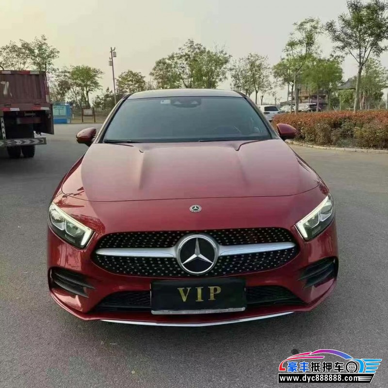 18年奔驰A轿车抵押车出售