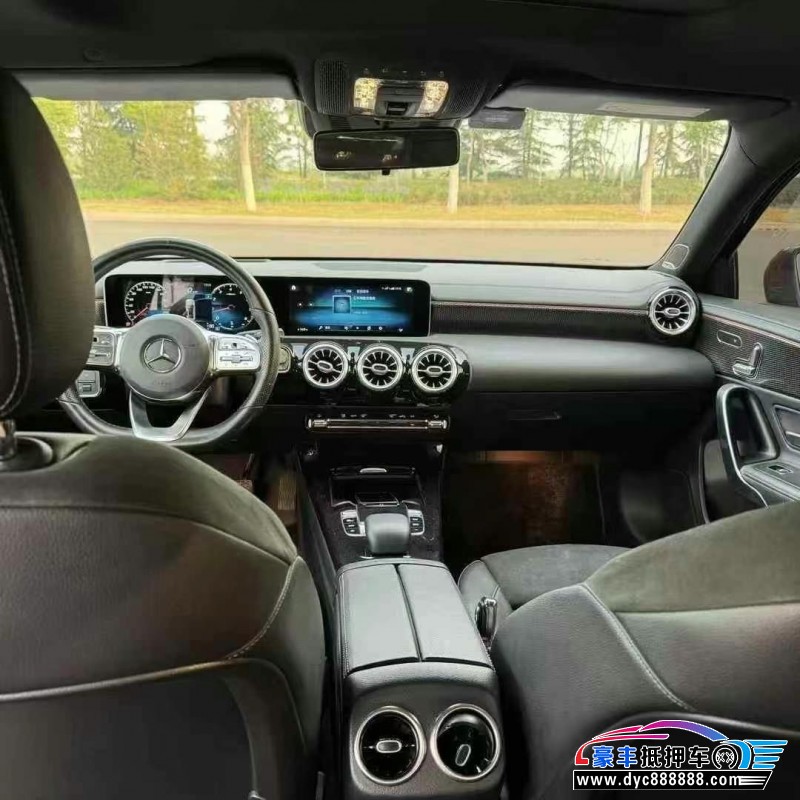 18年奔驰A轿车抵押车出售