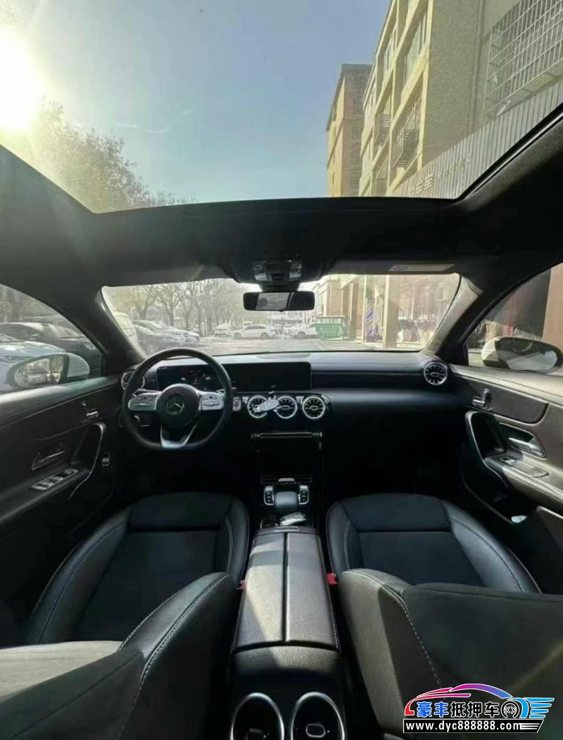 19年奔驰A轿车抵押车出售