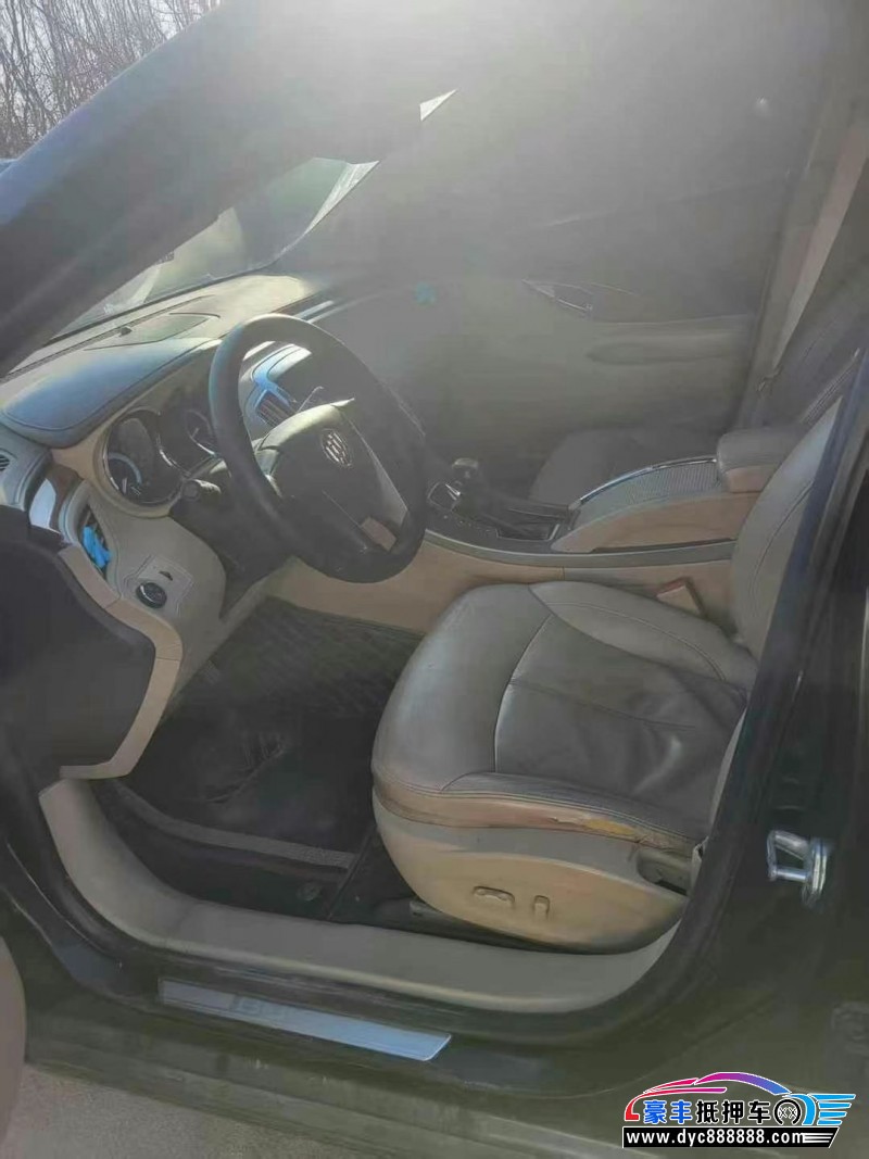 12年别克君越轿车抵押车出售