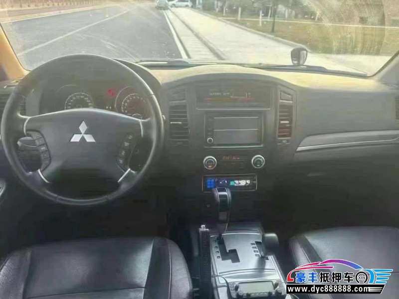 11年三菱帕杰罗轿车抵押车出售