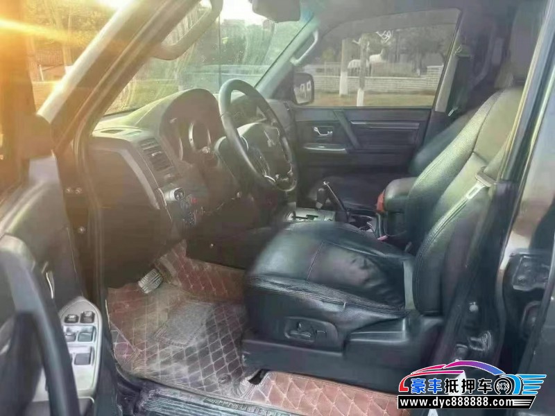 11年三菱帕杰罗轿车抵押车出售