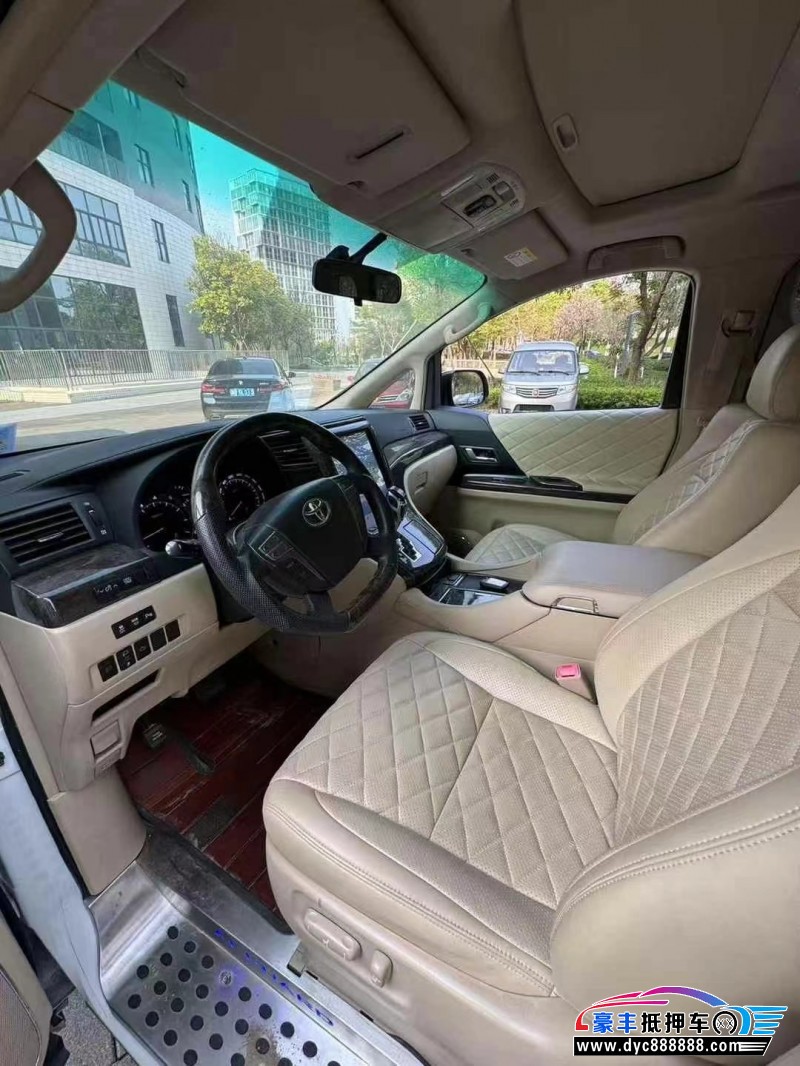 11年丰田埃尔法轿车抵押车出售