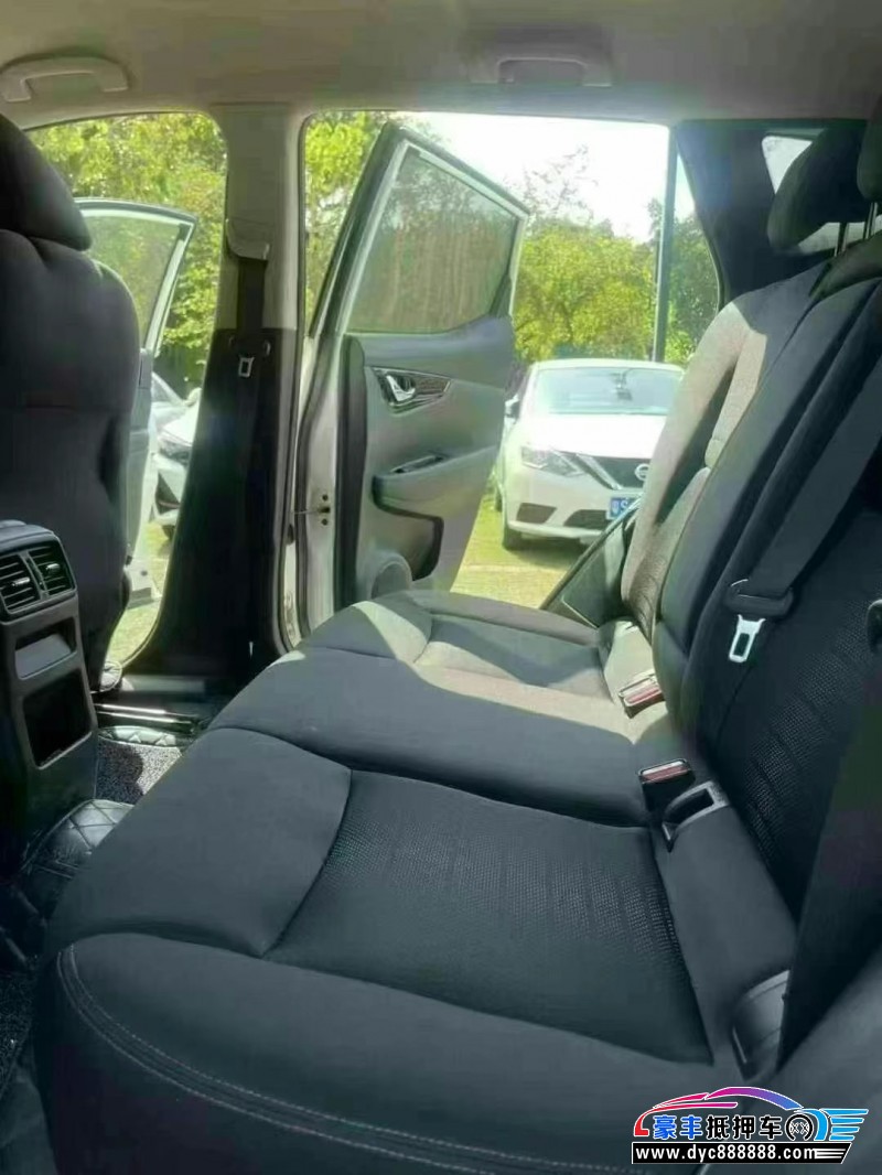 21年日产逍客轿车抵押车出售