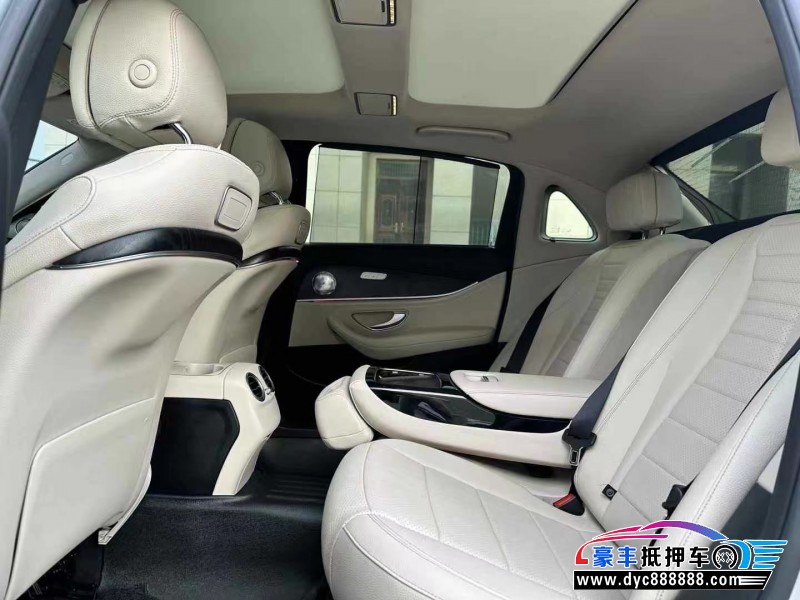 17年奔驰E轿车抵押车出售