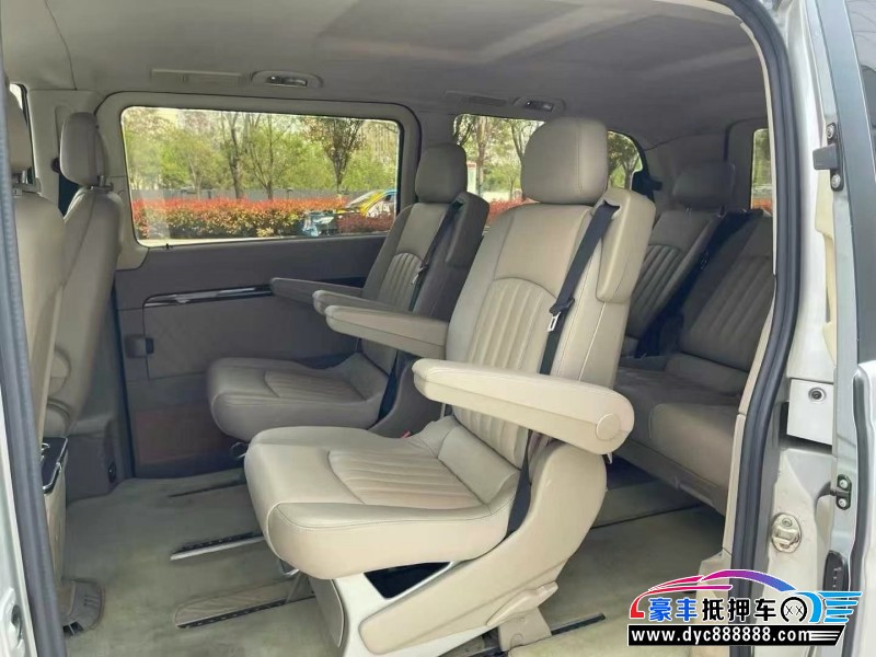 12年奔驰唯雅诺轿车抵押车出售