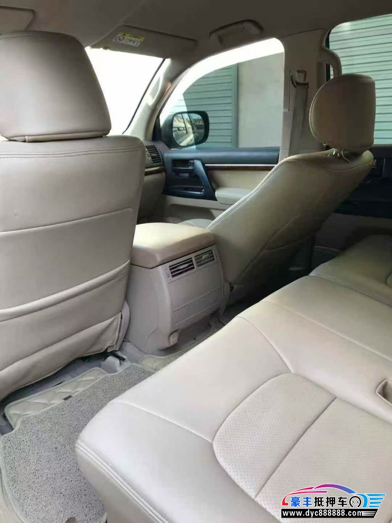 15年丰田兰德酷路泽（陆巡）轿车抵押车出售