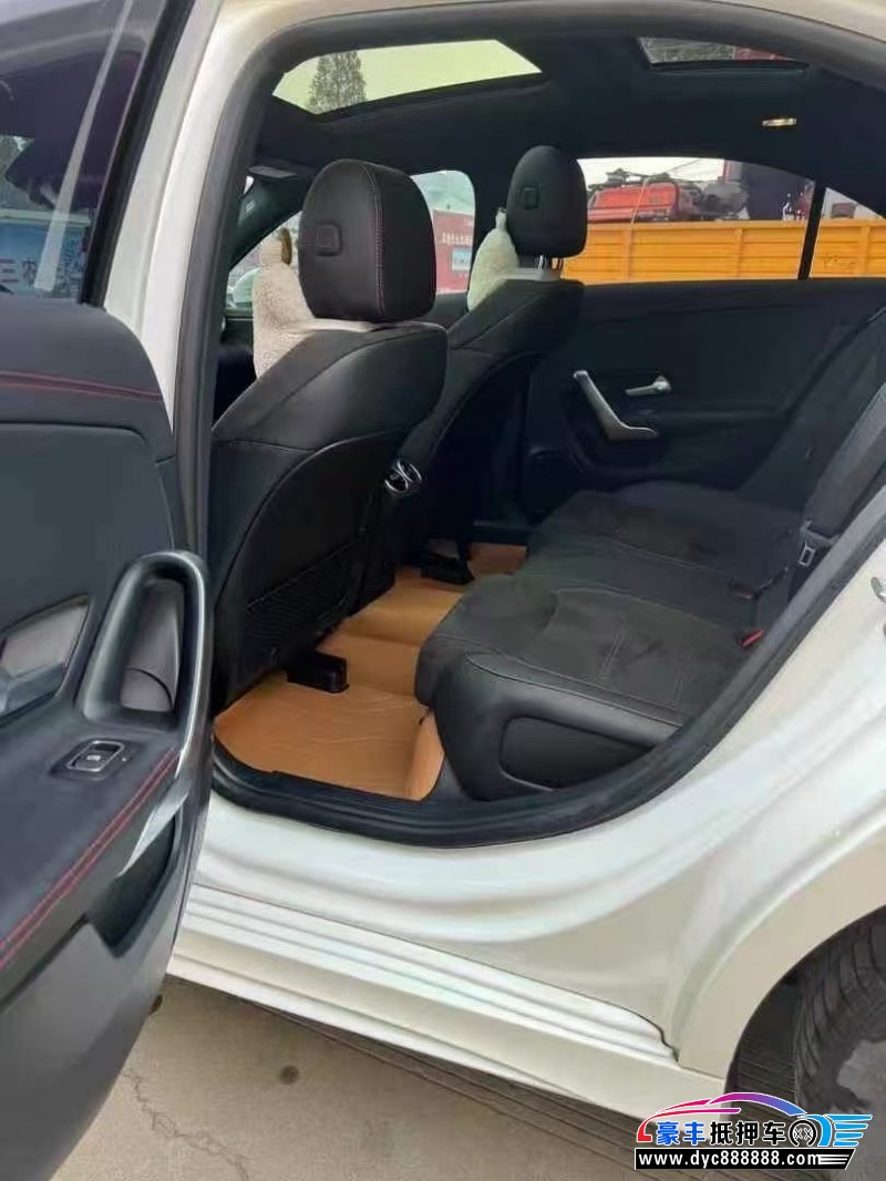 23年奔驰A轿车抵押车出售