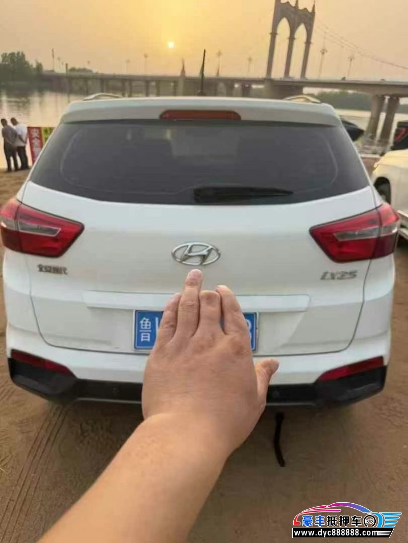 16年现代ix25轿车抵押车出售