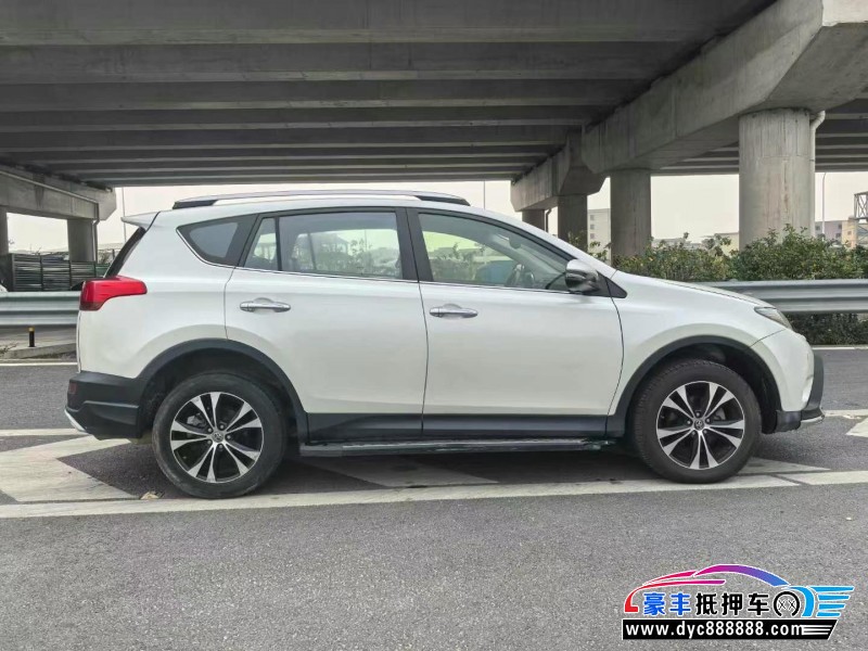 15年丰田RAV4轿车抵押车出售
