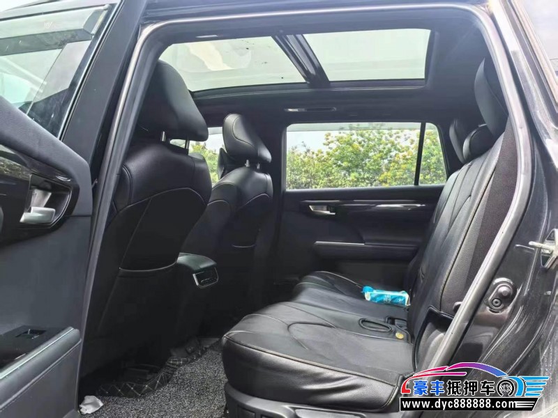 22年丰田皇冠轿车抵押车出售