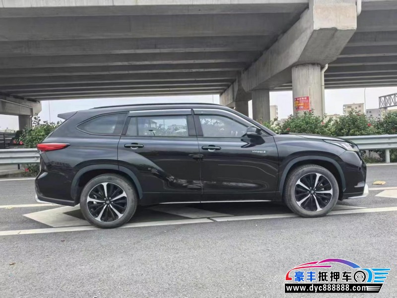 22年丰田皇冠轿车抵押车出售