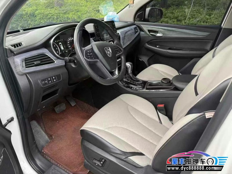 18年宝骏730轿车抵押车出售