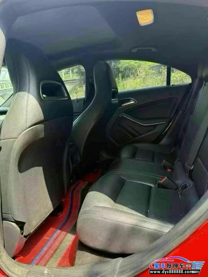 15年奔驰CLA轿车抵押车出售