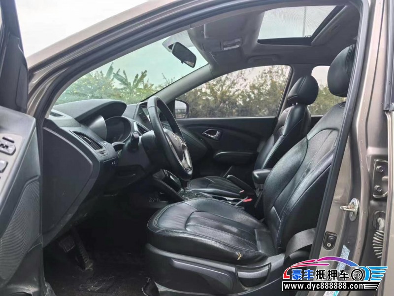 11年现代ix35轿车抵押车出售