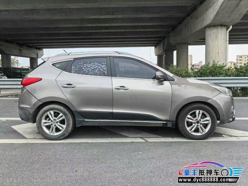 11年现代ix35轿车抵押车出售