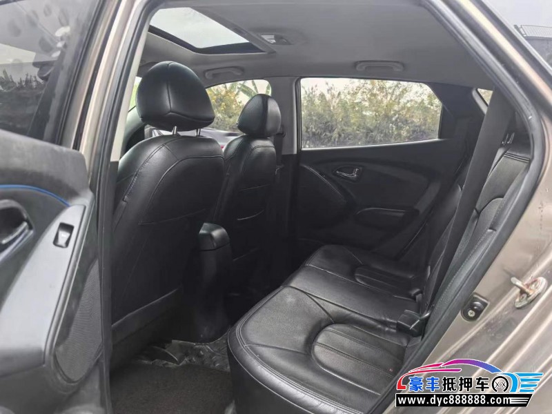 11年现代ix35轿车抵押车出售