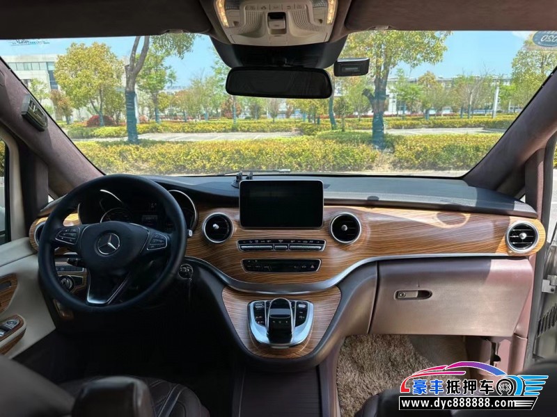 17年奔驰V轿车抵押车出售