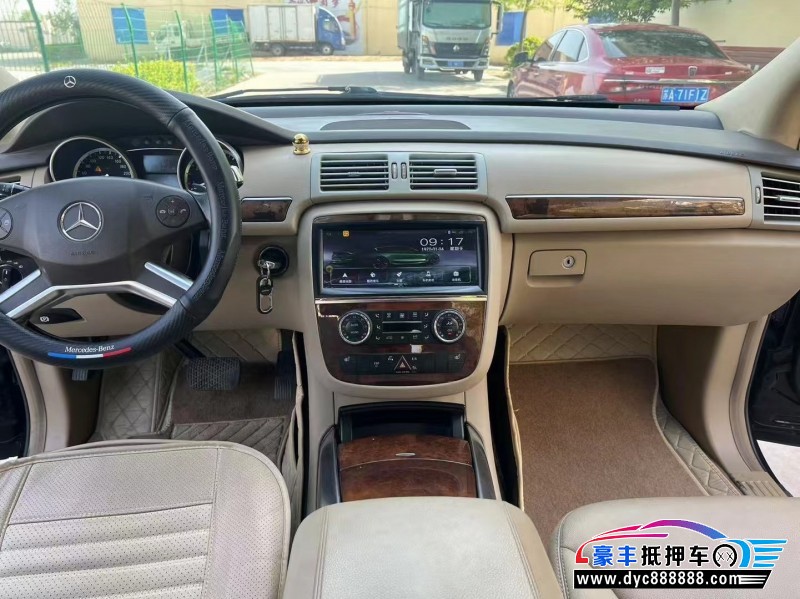 13年奔驰R轿车抵押车出售