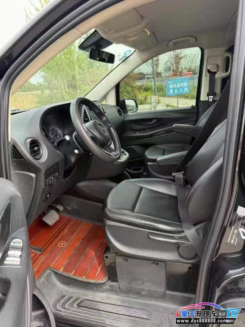 19年奔驰威霆轿车抵押车出售