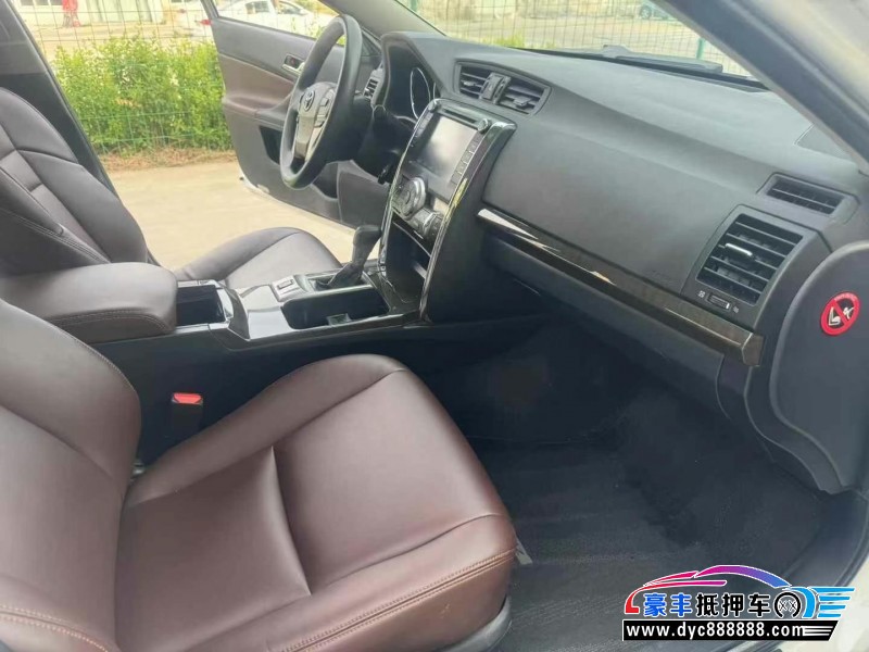 15年丰田锐志轿车抵押车出售