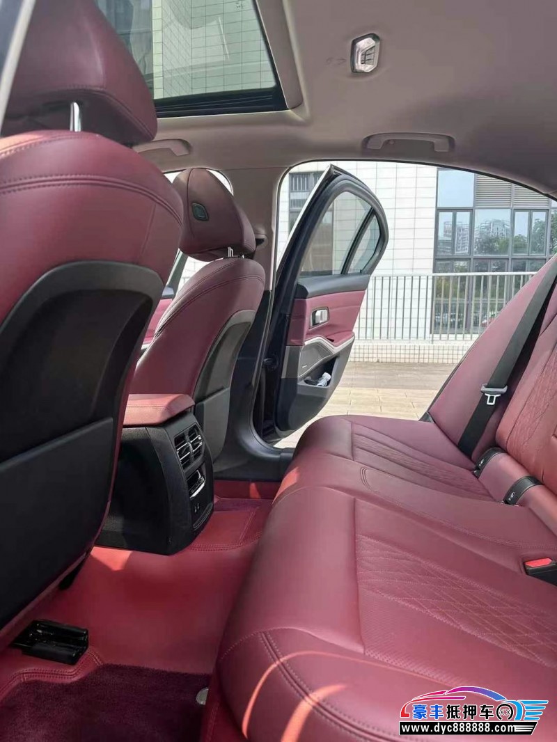 22年宝马3系轿车抵押车出售