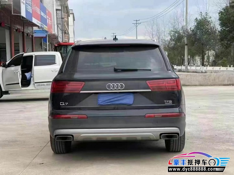 17年奥迪Q7轿车抵押车出售