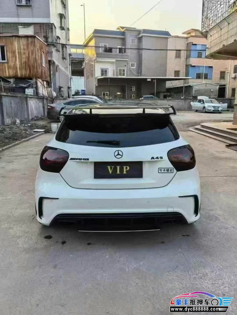 18年奔驰A级AMG轿车抵押车出售